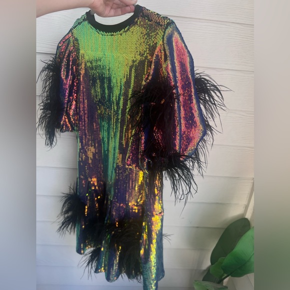 Sparkly feather mini dress with puff sleeves - Picture 3 of 5